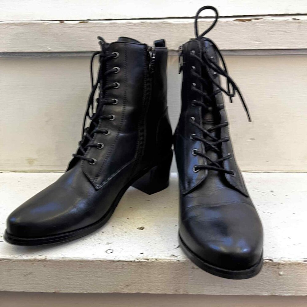 Waterproof/lined Artica winter lace-up boots 9.5